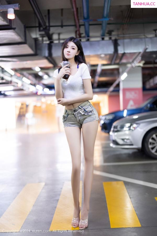   [XiuRen]高清写真图 2024.09.11 No.9141 初梦瑶 丝袜美腿第9张图片